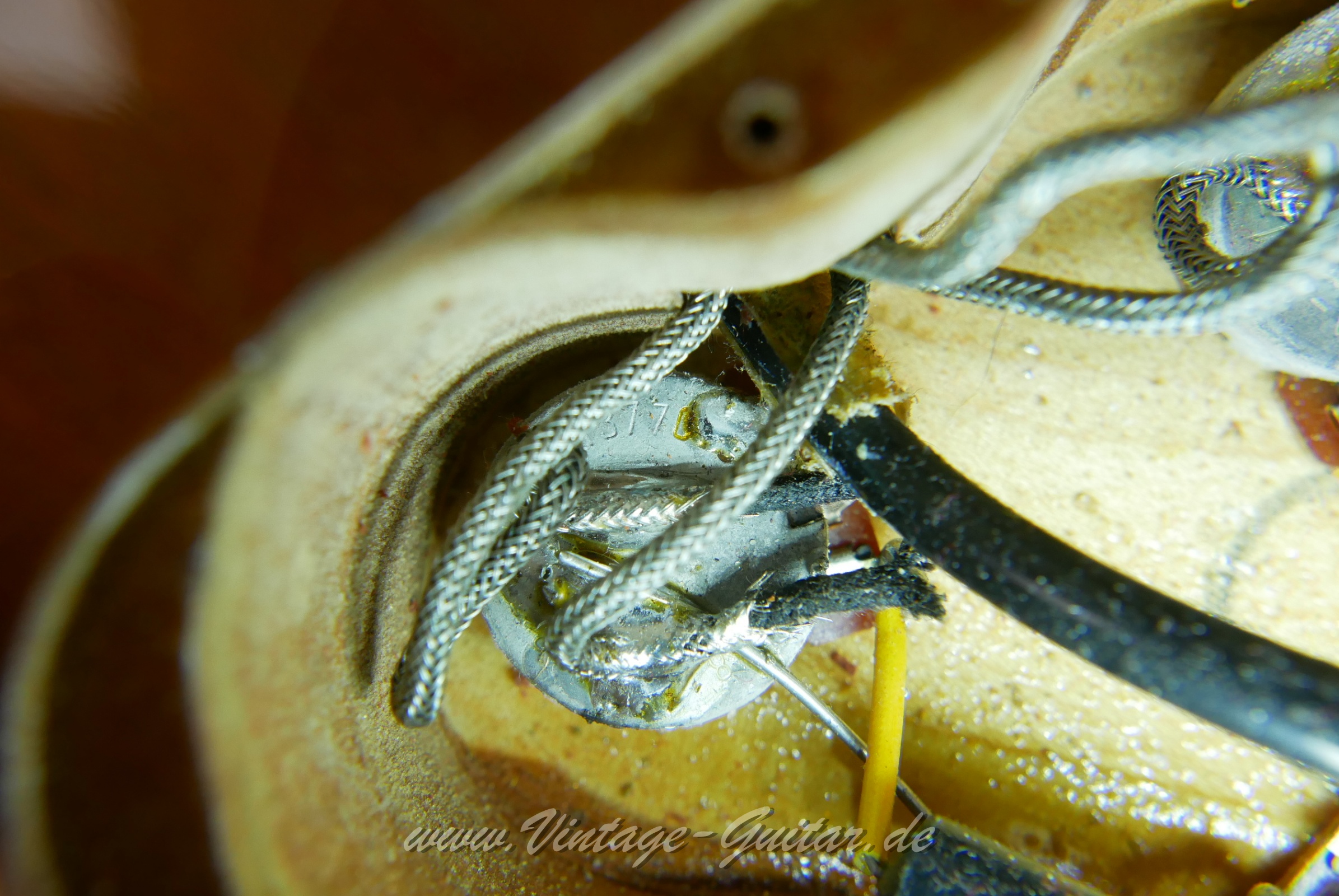 img/vintage/5591/Gibson_Les Paul_Deluxe_Goldtop_1969_1970-018.JPG